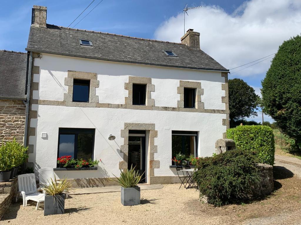 Longere De Kerveguen Argoat Villa Leuhan Exterior photo